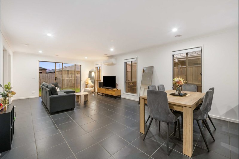 Photo - 72 Alfred Road, Werribee VIC 3030 - Image 5