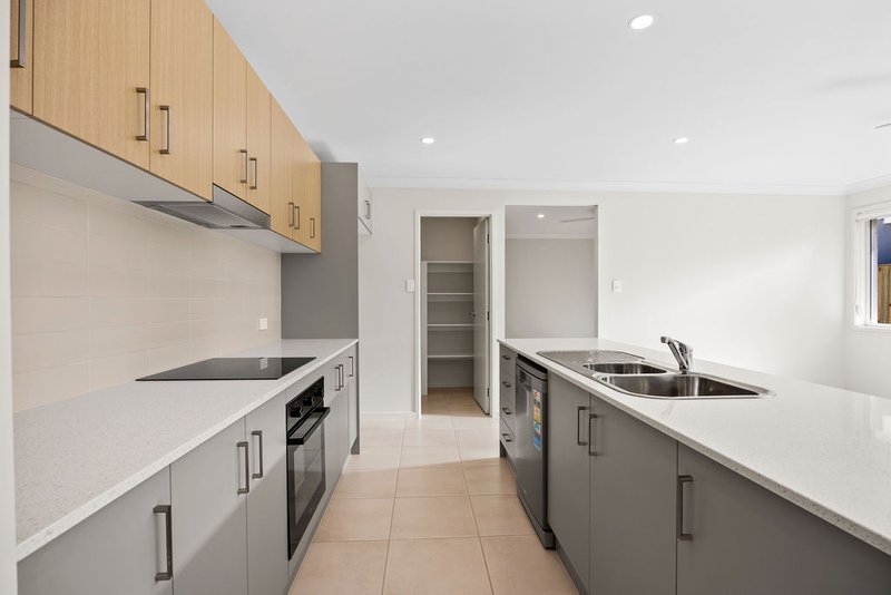 Photo - 72 Ashwood Circuit, Chambers Flat QLD 4133 - Image 4