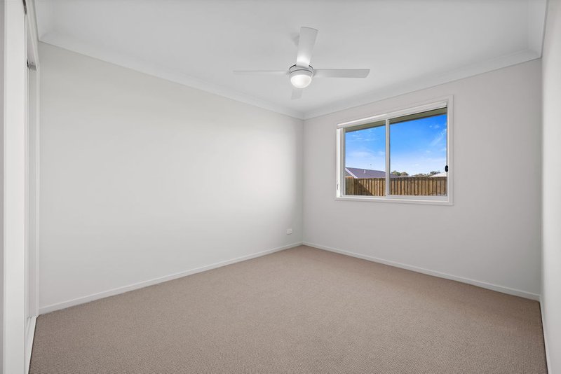 Photo - 72 Ashwood Circuit, Chambers Flat QLD 4133 - Image 6