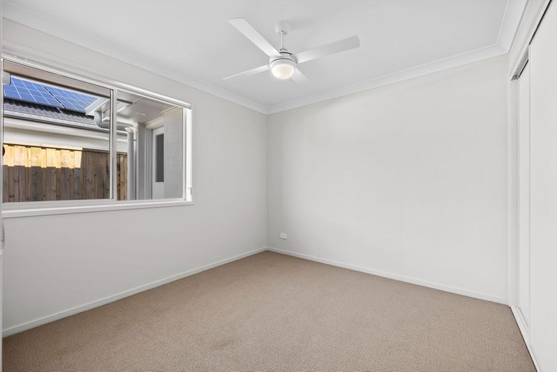 Photo - 72 Ashwood Circuit, Chambers Flat QLD 4133 - Image 7