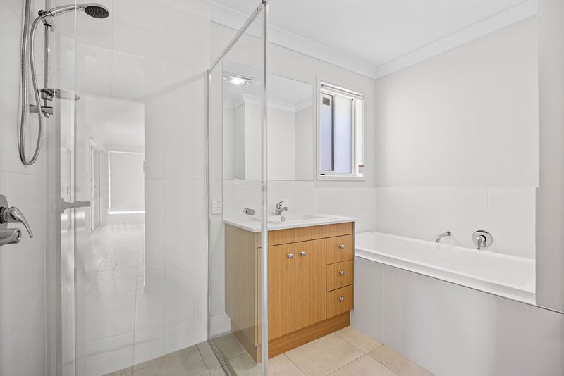 Photo - 72 Ashwood Circuit, Chambers Flat QLD 4133 - Image 8