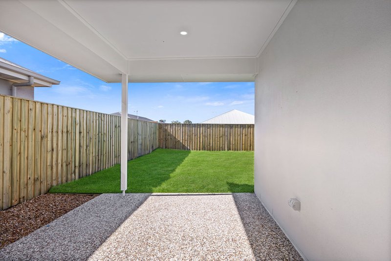 Photo - 72 Ashwood Circuit, Chambers Flat QLD 4133 - Image 9