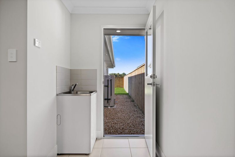 Photo - 72 Ashwood Circuit, Chambers Flat QLD 4133 - Image 10
