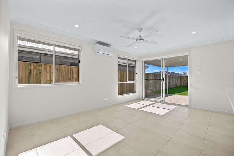 Photo - 72 Ashwood Circuit, Chambers Flat QLD 4133 - Image 14