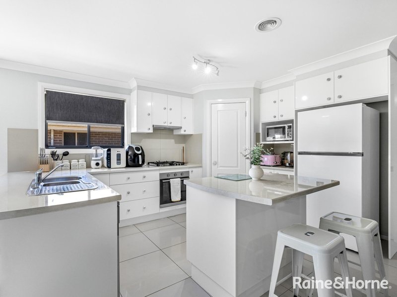 Photo - 72 Ashworth Drive, Kelso NSW 2795 - Image 2