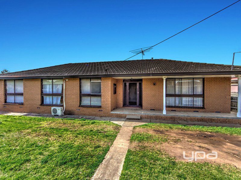 Photo - 72 Avondale Avenue, St Albans VIC 3021 - Image 2