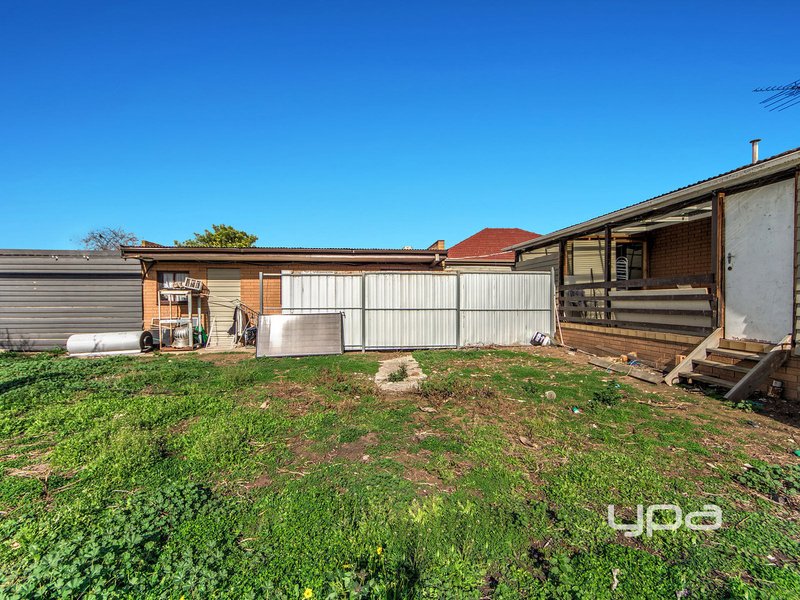 Photo - 72 Avondale Avenue, St Albans VIC 3021 - Image 9