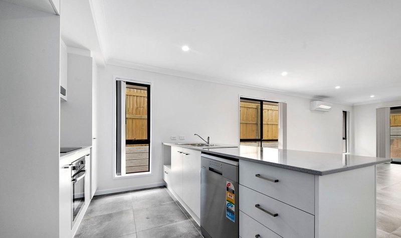 Photo - 72 Baird Circuit, Redbank Plains QLD 4301 - Image 2