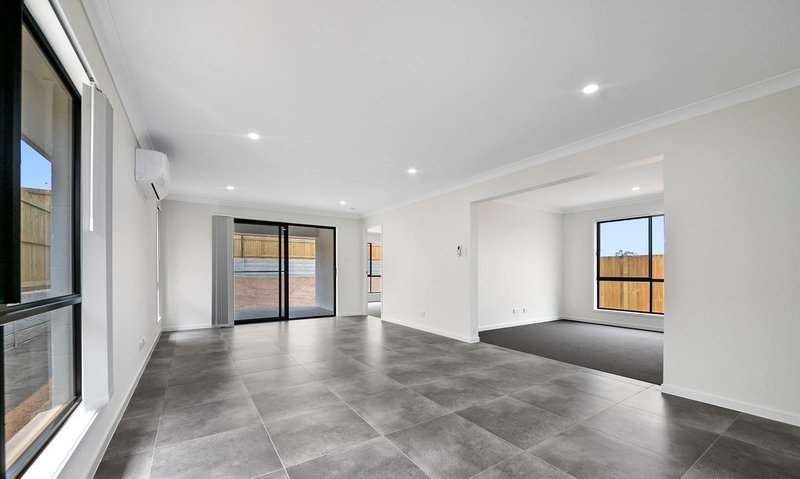 Photo - 72 Baird Circuit, Redbank Plains QLD 4301 - Image 3