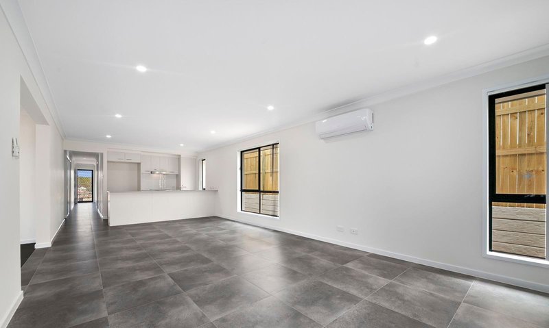 Photo - 72 Baird Circuit, Redbank Plains QLD 4301 - Image 4