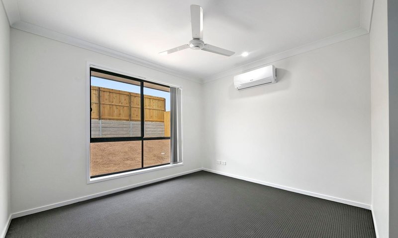 Photo - 72 Baird Circuit, Redbank Plains QLD 4301 - Image 7