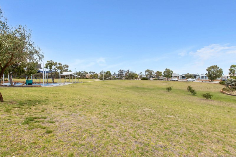 Photo - 72 Bauer Circle, Banksia Grove WA 6031 - Image 5