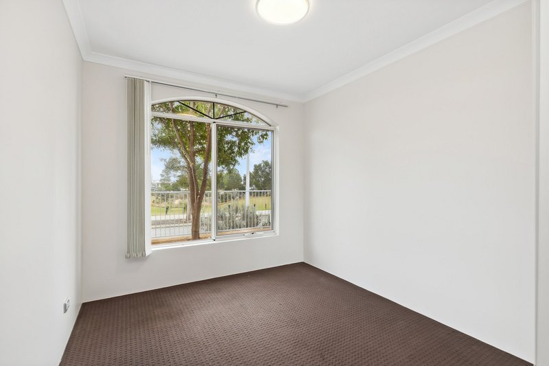 Photo - 72 Bauer Circle, Banksia Grove WA 6031 - Image 11