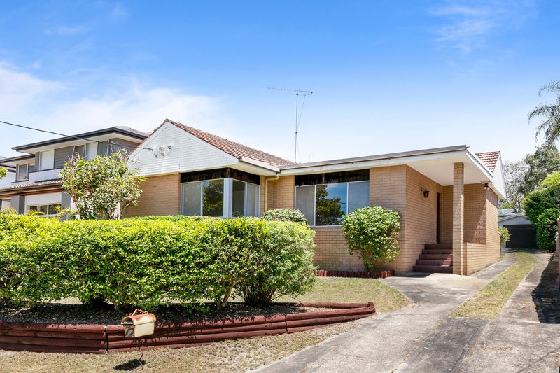 Photo - 72 Bix Road, Dee Why NSW 2099 - Image 2