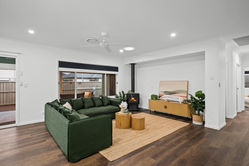 Photo - 72 Carpenter Drive, Ripley QLD 4306 - Image 5