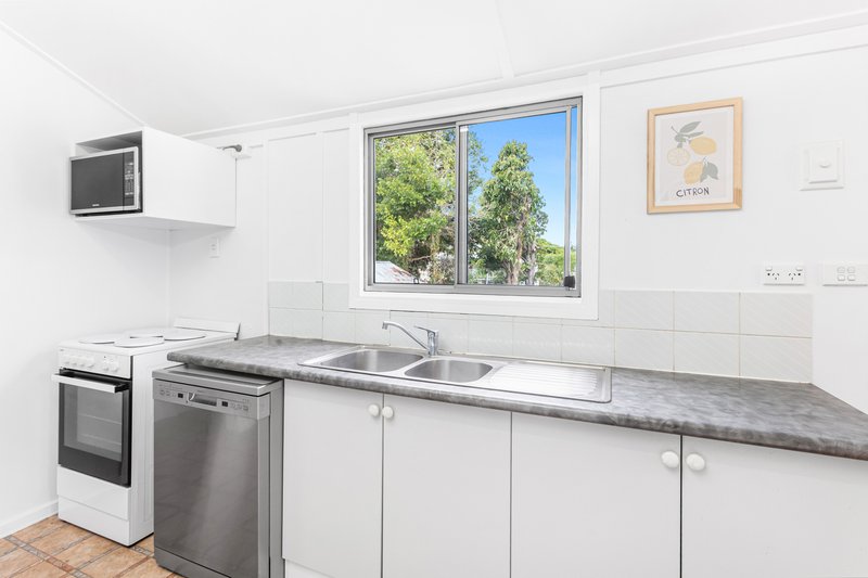 Photo - 72 Charles Street, Berserker QLD 4701 - Image 4