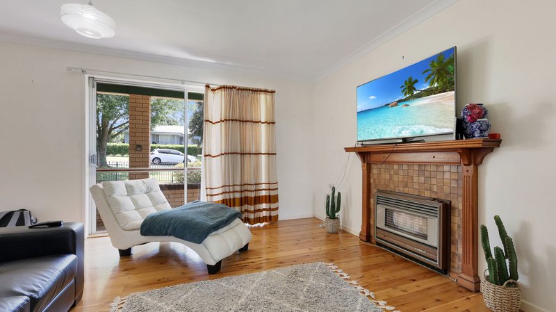 Photo - 72 Debra Street, Centenary Heights QLD 4350 - Image 3