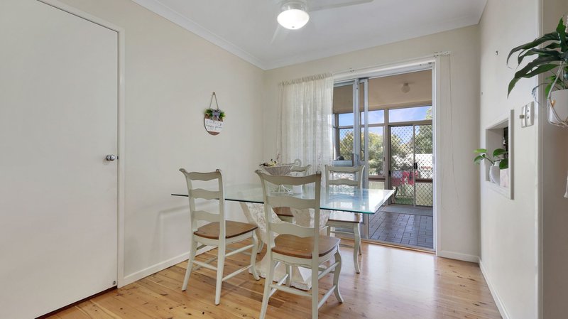 Photo - 72 Debra Street, Centenary Heights QLD 4350 - Image 4