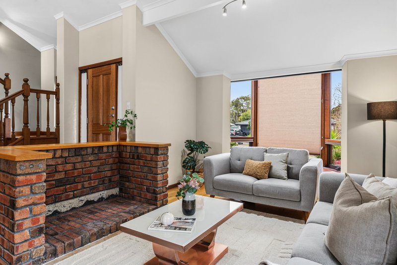 Photo - 72 Delta Crescent, Aberfoyle Park SA 5159 - Image 2