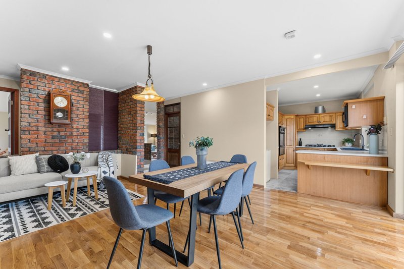 Photo - 72 Delta Crescent, Aberfoyle Park SA 5159 - Image 7