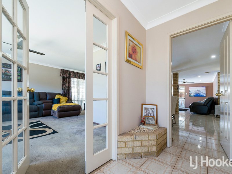 Photo - 72 Discovery Drive, Thornlie WA 6108 - Image 3