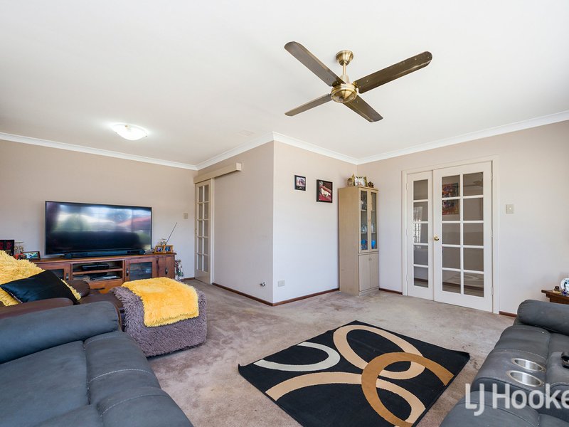 Photo - 72 Discovery Drive, Thornlie WA 6108 - Image 4