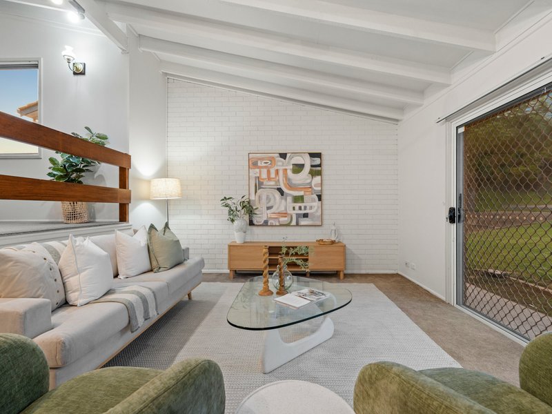 Photo - 72 Dobell Street, Indooroopilly QLD 4068 - Image 3