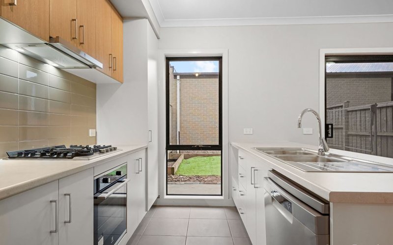 Photo - 72 English Street, Donnybrook VIC 3064 - Image 4