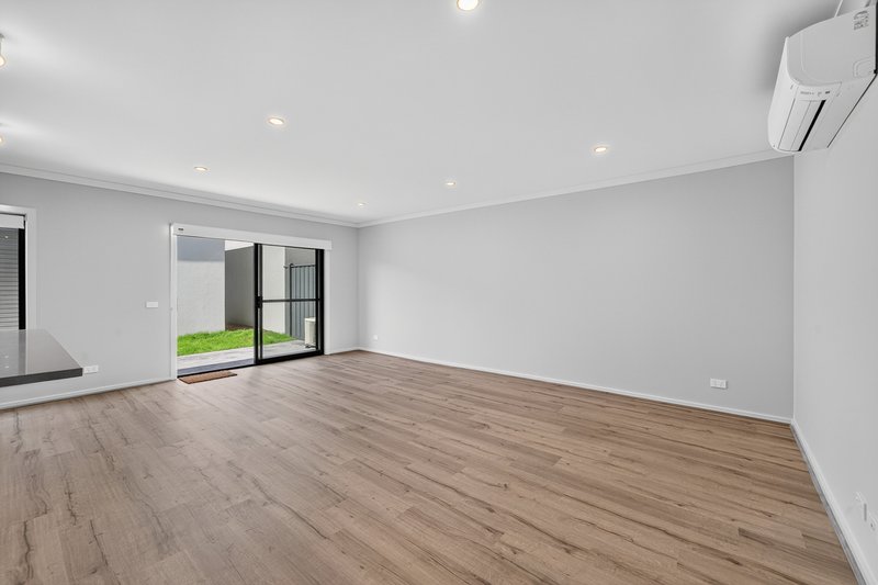 Photo - 72 Flaxlilly Crescent, Officer VIC 3809 - Image 4