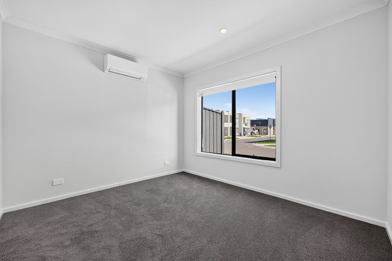 Photo - 72 Flaxlilly Crescent, Officer VIC 3809 - Image 5