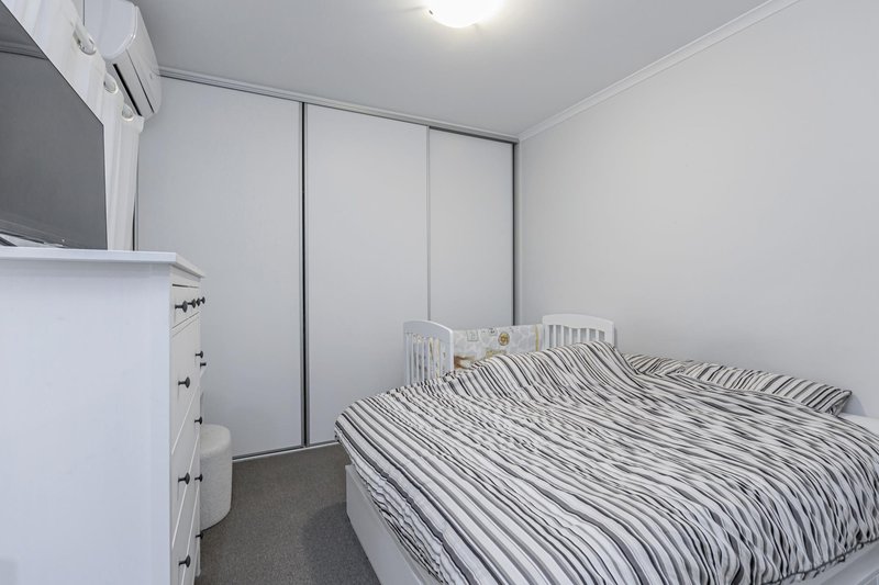 Photo - 72 Fleming Crescent, Mansfield Park SA 5012 - Image 7