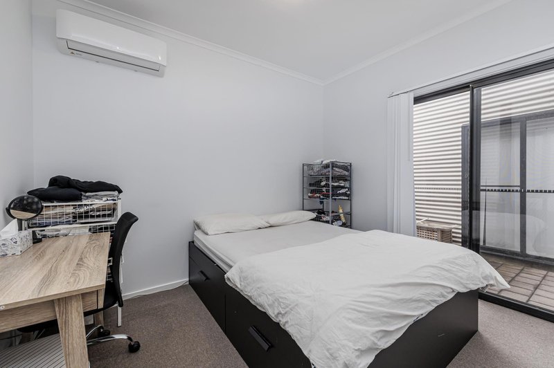 Photo - 72 Fleming Crescent, Mansfield Park SA 5012 - Image 10