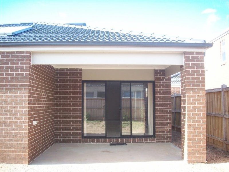 Photo - 72 Fongeo Drive, Point Cook VIC 3030 - Image 8