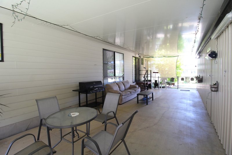 Photo - 72 Fulham Street, Toogoolawah QLD 4313 - Image 9