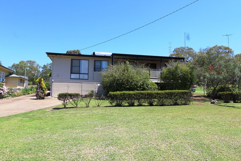 Photo - 72 Fulham Street, Toogoolawah QLD 4313 - Image 18