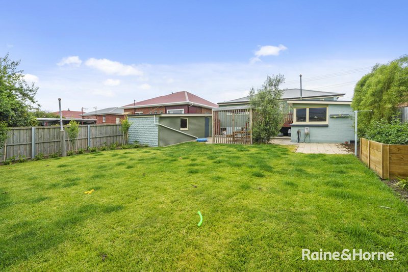 Photo - 72 Giblin Street, Lenah Valley TAS 7008 - Image 7