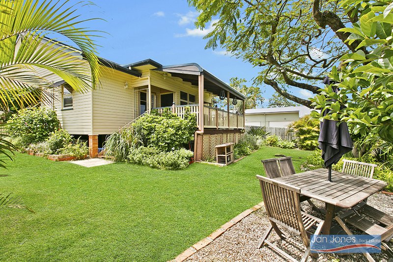 Photo - 72 Hill Pde , Clontarf QLD 4019 - Image 2