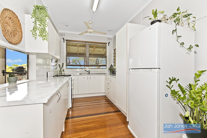 Photo - 72 Hill Pde , Clontarf QLD 4019 - Image 5