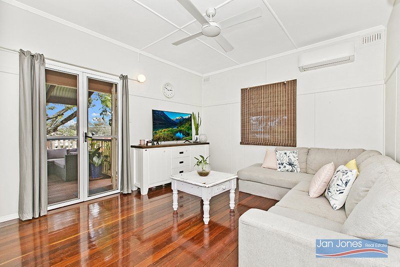 Photo - 72 Hill Pde , Clontarf QLD 4019 - Image 7