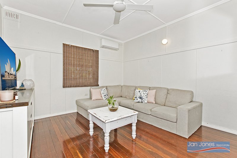 Photo - 72 Hill Pde , Clontarf QLD 4019 - Image 8