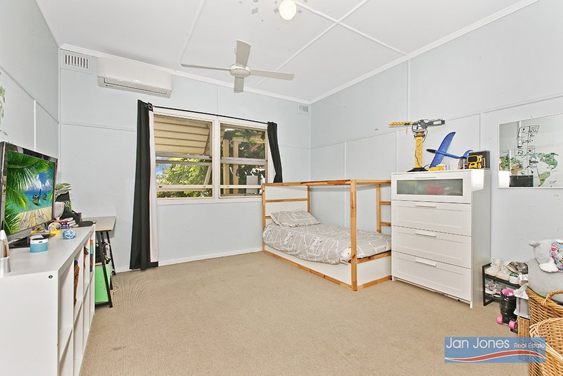 Photo - 72 Hill Pde , Clontarf QLD 4019 - Image 12