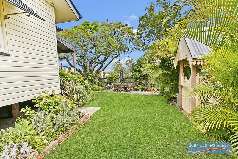 Photo - 72 Hill Pde , Clontarf QLD 4019 - Image 17