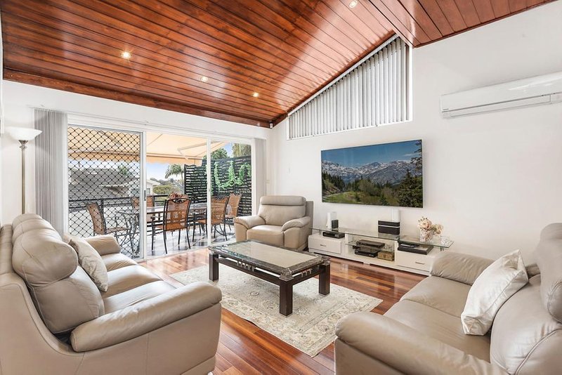 Photo - 72 Hobart Place, Illawong NSW 2234 - Image 3