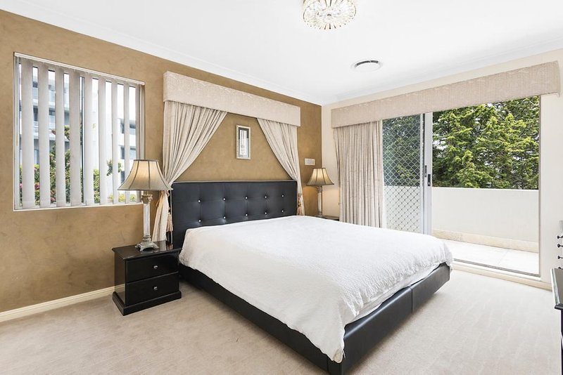 Photo - 72 Hobart Place, Illawong NSW 2234 - Image 7