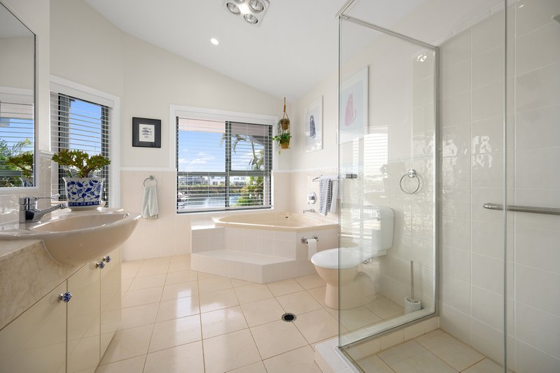 Photo - 72 John Lund Drive, Hope Island QLD 4212 - Image 16