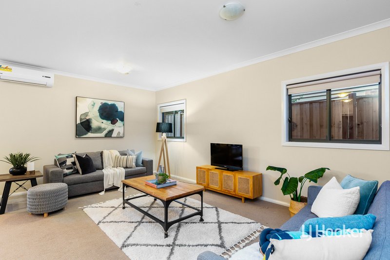 Photo - 72 Kingsford Drive, Point Cook VIC 3030 - Image 4