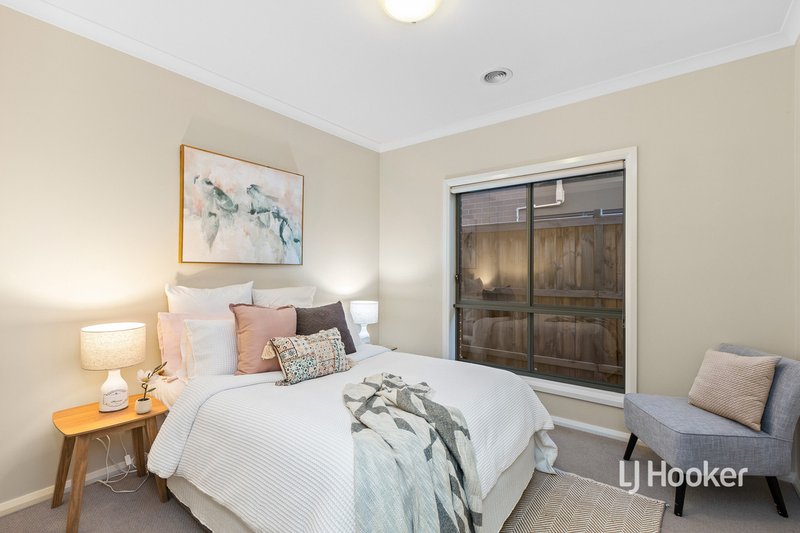 Photo - 72 Kingsford Drive, Point Cook VIC 3030 - Image 6