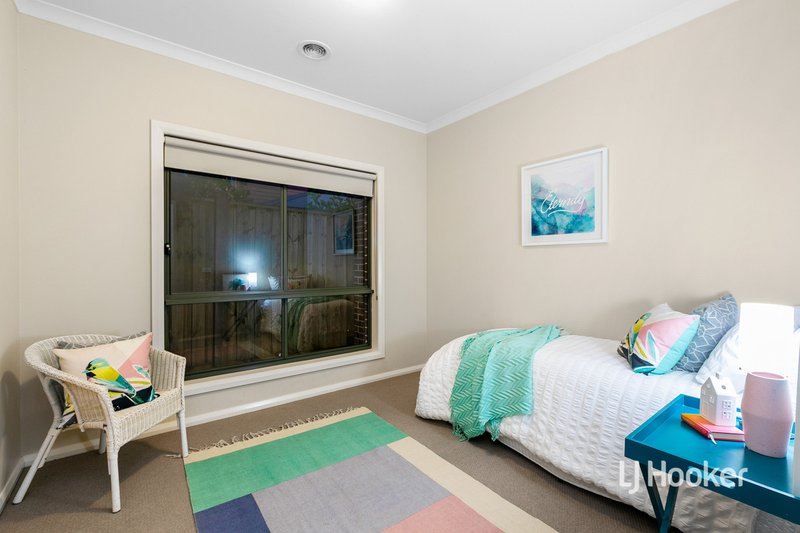 Photo - 72 Kingsford Drive, Point Cook VIC 3030 - Image 8