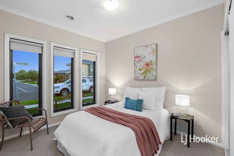 Photo - 72 Kingsford Drive, Point Cook VIC 3030 - Image 10