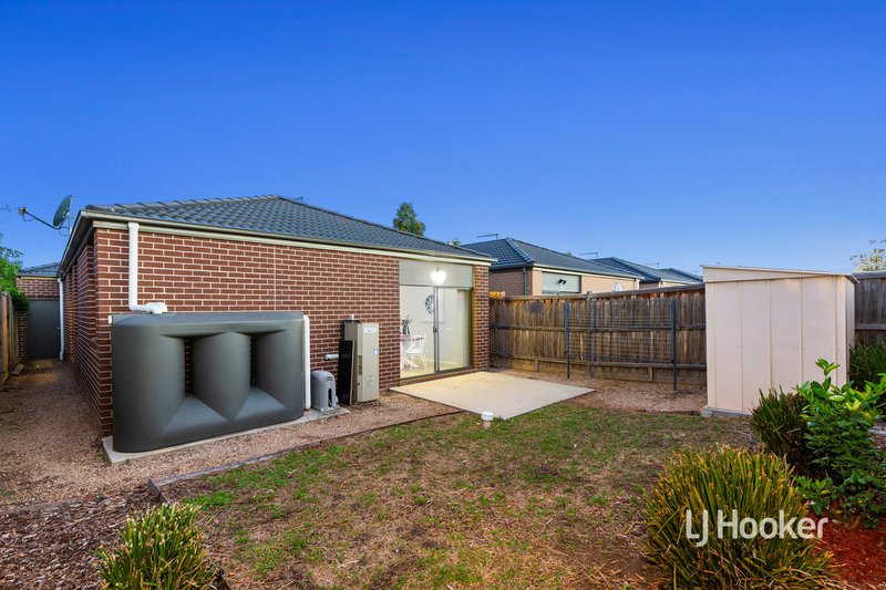 Photo - 72 Kingsford Drive, Point Cook VIC 3030 - Image 12